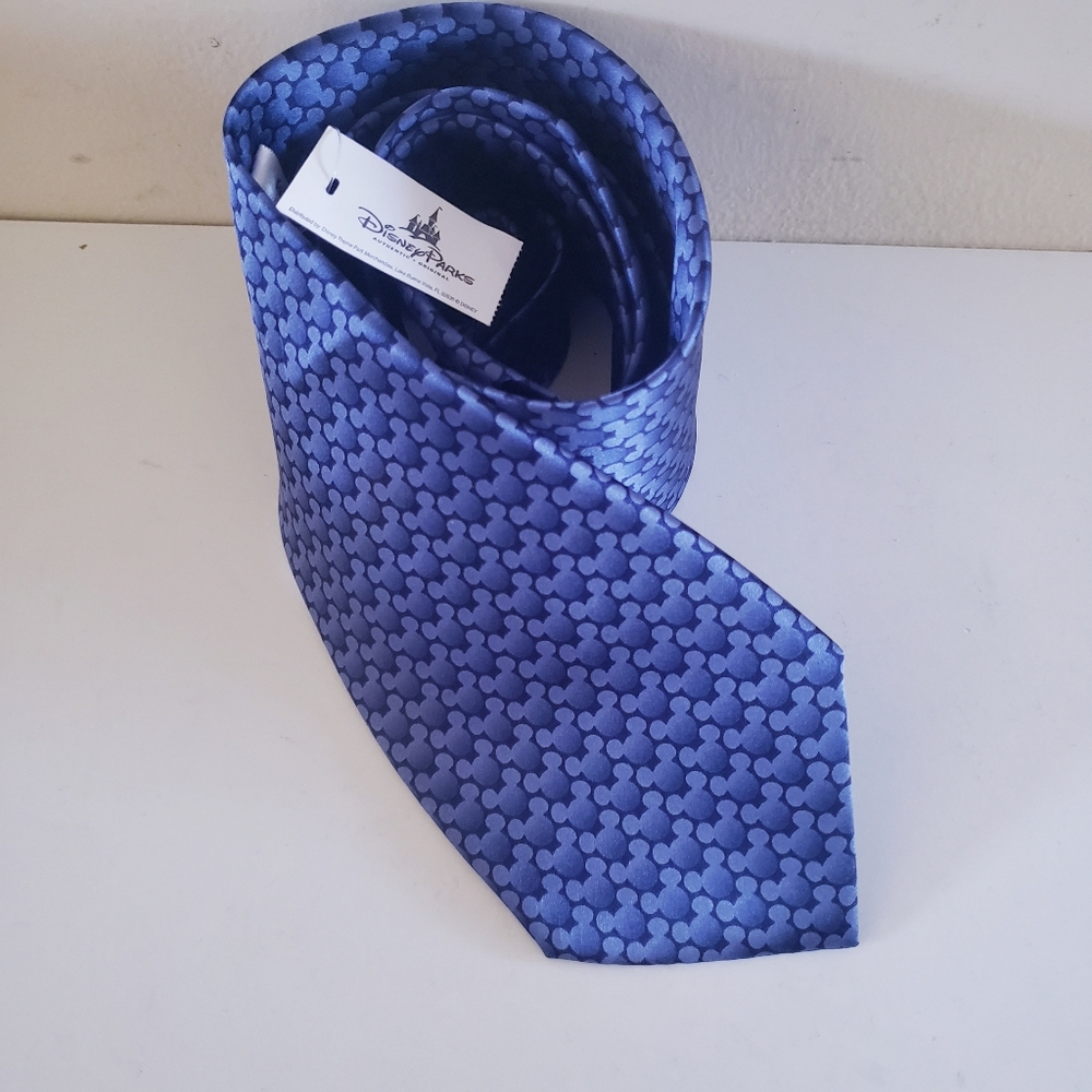 Mickey Mouse BNWT  Silhouette design, officially licensed by Disney Silk Tie